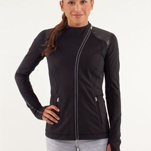lululemon run: track time jacket with reflective accents - Size 4
